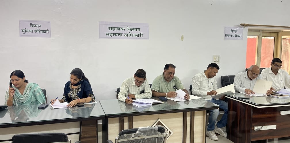 नीरज शर्मा, अधीक्षक अभियंता, सिंचाई विभाग, कैथल। स्वयं नीरज शर्मा, अधीक्षक अभियंता, सिंचाई विभाग, कैथल। स्वयं