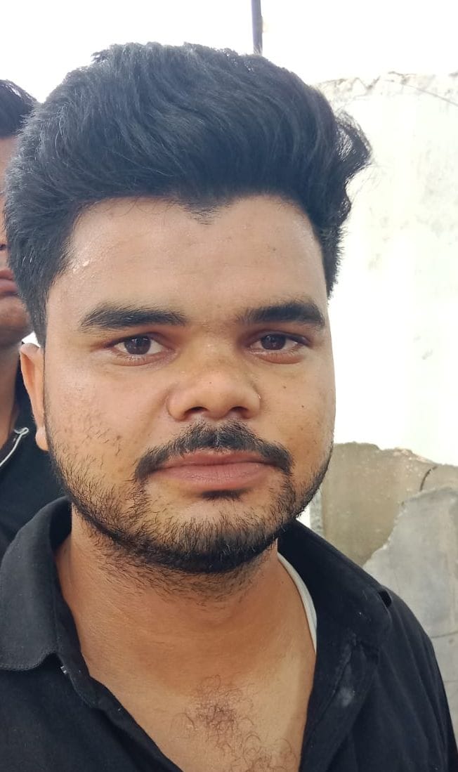 राजकीय इंटर कॉलेज से परीक्षा देकर आते अभ्यर्थी। संवाद राजकीय इंटर कॉलेज से परीक्षा देकर आते अभ्यर्थी। संवाद