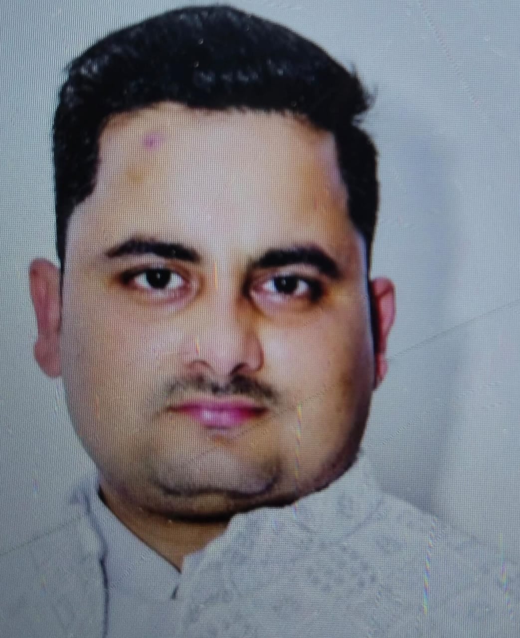 सेहरामऊ दक्षिणी के कुतुआपुर में रोते-बिलखते हर्षित के परिजन। संवाद सेहरामऊ दक्षिणी के कुतुआपुर में रोते-बिलखते हर्षित के परिजन। संवाद