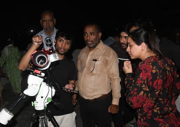 शुक्र और बृहस्पति ग्रह की गलबहियां देख हुए रोमांचित