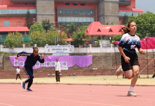 धर्मशाला के सिंथेटिक ट्रैक पर आयोजित ओपन एथलेटिक मीट में अंडर-25 वर्ग की 100 मीटर दौड़ में दम द धर्मशाला के सिंथेटिक ट्रैक पर आयोजित ओपन एथलेटिक मीट में अंडर-25 वर्ग की 100 मीटर दौड़ में दम द