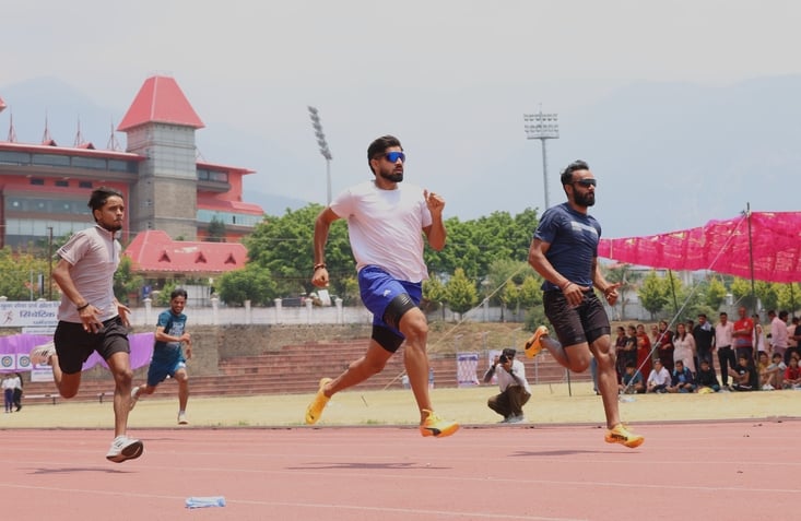 धर्मशाला के सिंथेटिक ट्रैक पर आयोजित ओपन एथलेटिक मीट में अंडर-25 वर्ग की 100 मीटर दौड़ में दम द धर्मशाला के सिंथेटिक ट्रैक पर आयोजित ओपन एथलेटिक मीट में अंडर-25 वर्ग की 100 मीटर दौड़ में दम द