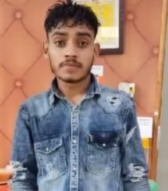 11जेएनडी31: उचाना-बड़ौदा के बीच दुर्घटनाग्रस्त आर्टिका गाड़ी। स्रोत ग्रामीण