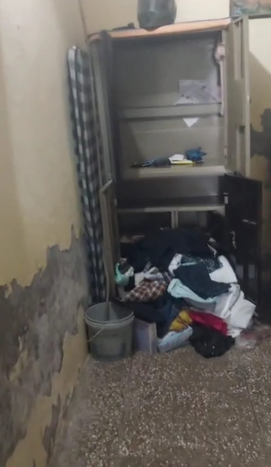 11jjrp10 चोरों ने अलमारी के ताले तोड़कर नकदी और गहने चुरा लिए। संवाद 11jjrp10 चोरों ने अलमारी के ताले तोड़कर नकदी और गहने चुरा लिए। संवाद