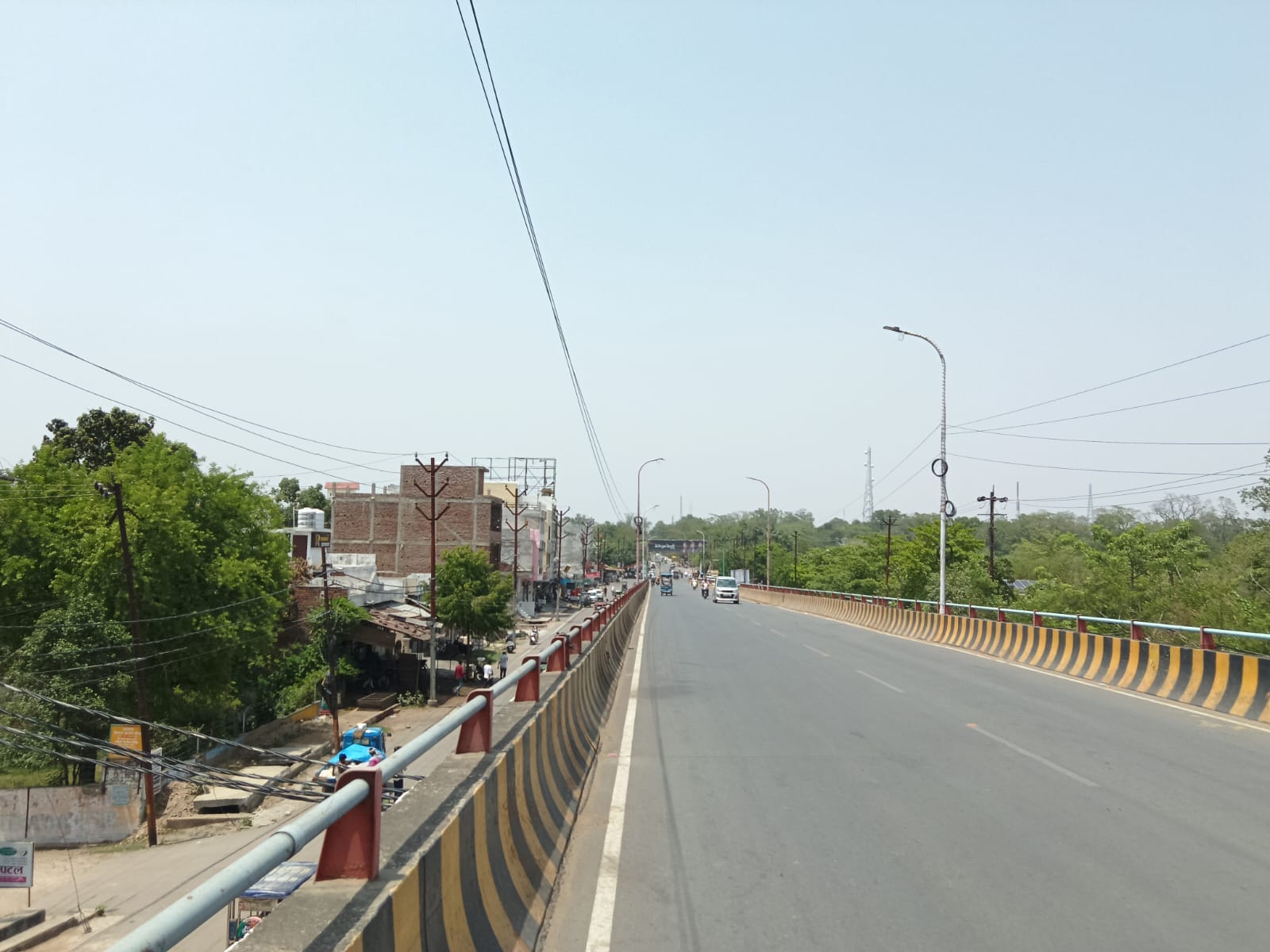 फोटो - 07 शहर के रामलीला रोड स्थित फर्नीचर मार्केट में दोपहर एक बजे सन्नाटा। संवाद फोटो - 07 शहर के रामलीला रोड स्थित फर्नीचर मार्केट में दोपहर एक बजे सन्नाटा। संवाद