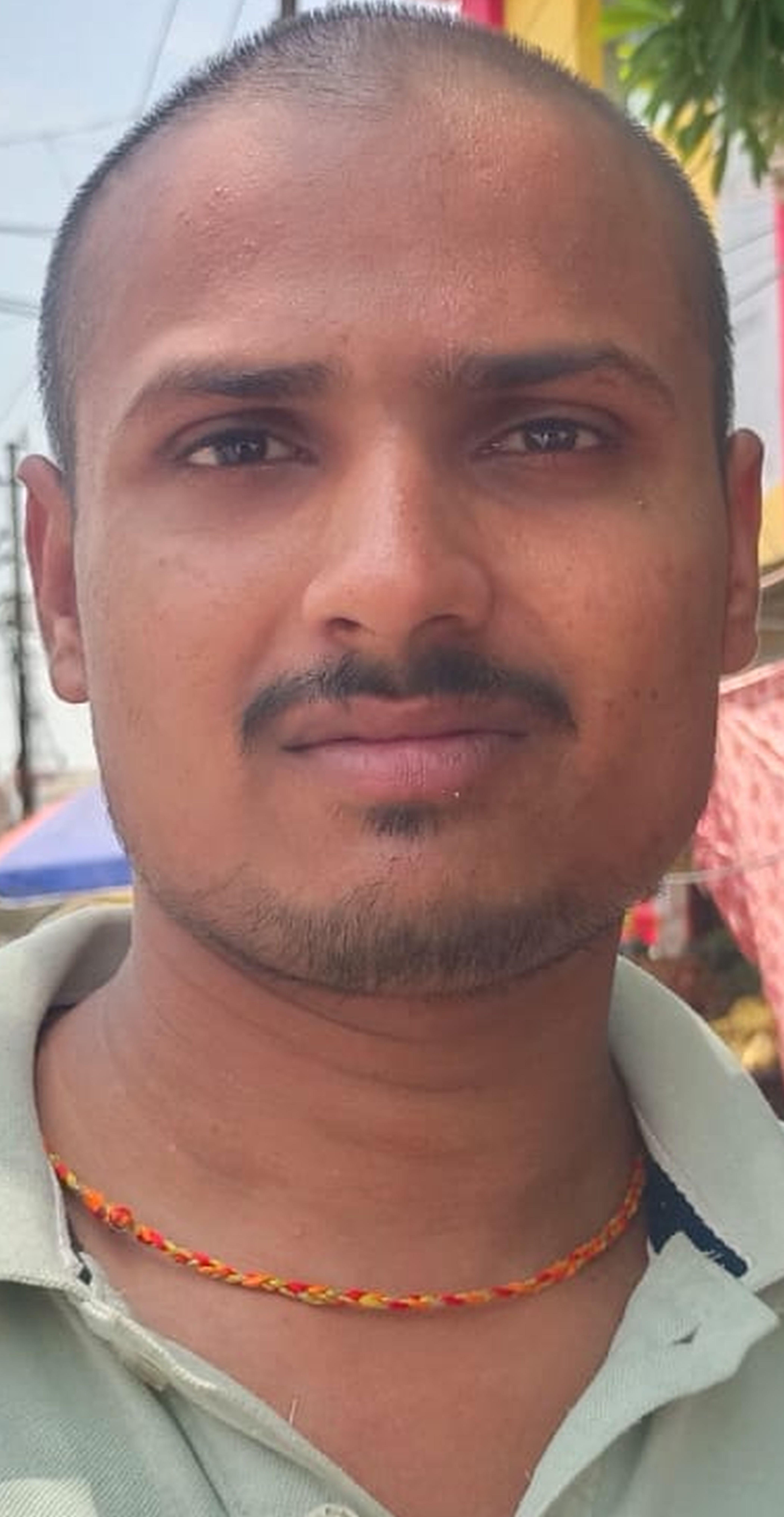 फोटो-19-परीक्षा केंद्र से बाहर निकलते परीक्षार्थी। संवाद फोटो-19-परीक्षा केंद्र से बाहर निकलते परीक्षार्थी। संवाद