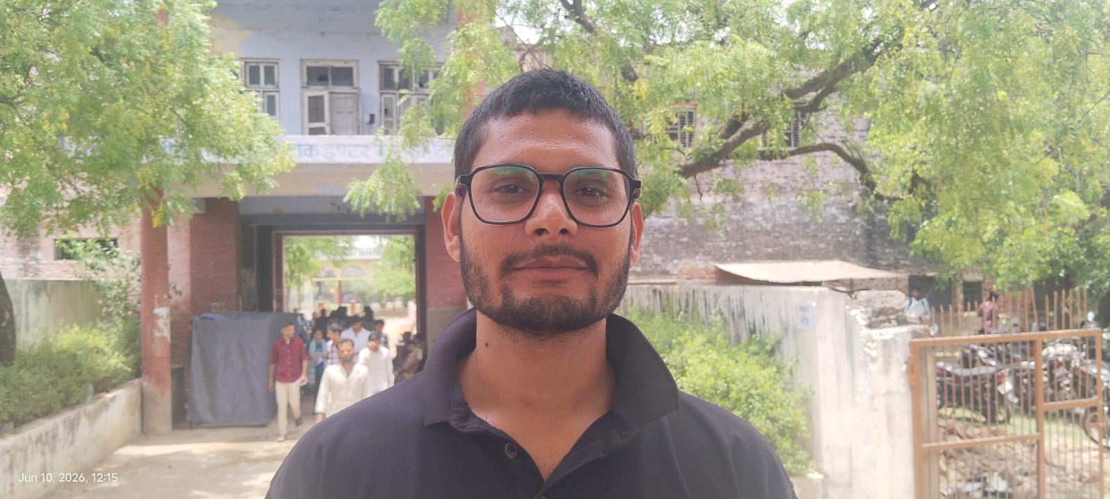 फोटो-25- दिबियापुर में परीक्षा केंद्र के बाहर फफूंद रोड पर लगा वाहन का जाम। संवाद