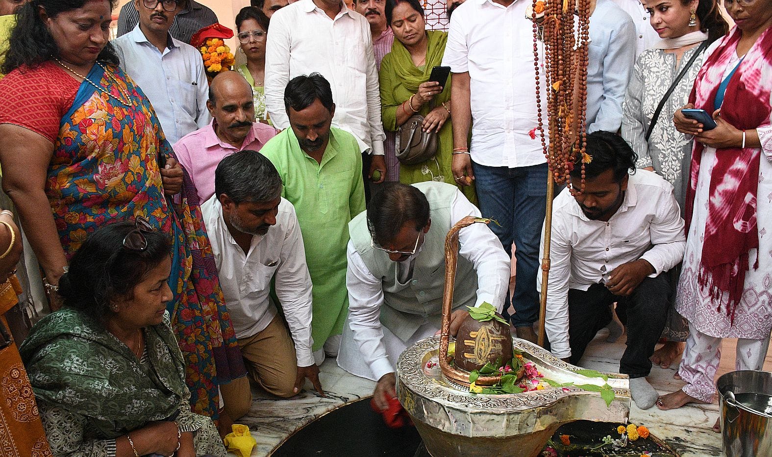 इंदिरा नगर भूतनाथ मंदिर में केंद्र सरकार के 12 साल पूरे होने पर भाजपा पूर्वी विधायक ओपी श्रीवास इंदिरा नगर भूतनाथ मंदिर में केंद्र सरकार के 12 साल पूरे होने पर भाजपा पूर्वी विधायक ओपी श्रीवास