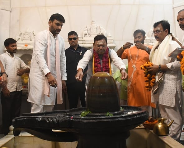 इंदिरा नगर भूतनाथ मंदिर में केंद्र सरकार के 12 साल पूरे होने पर भाजपा पूर्वी विधायक ओपी श्रीवास इंदिरा नगर भूतनाथ मंदिर में केंद्र सरकार के 12 साल पूरे होने पर भाजपा पूर्वी विधायक ओपी श्रीवास