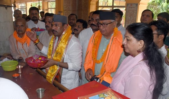 इंदिरा नगर भूतनाथ मंदिर में केंद्र सरकार के 12 साल पूरे होने पर भाजपा पूर्वी विधायक ओपी श्रीवास इंदिरा नगर भूतनाथ मंदिर में केंद्र सरकार के 12 साल पूरे होने पर भाजपा पूर्वी विधायक ओपी श्रीवास