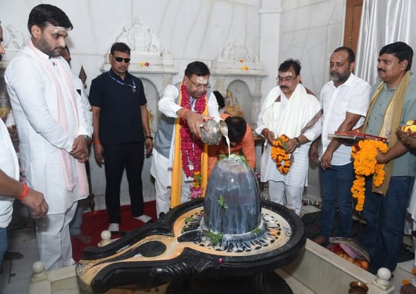 इंदिरा नगर भूतनाथ मंदिर में केंद्र सरकार के 12 साल पूरे होने पर भाजपा पूर्वी विधायक ओपी श्रीवास इंदिरा नगर भूतनाथ मंदिर में केंद्र सरकार के 12 साल पूरे होने पर भाजपा पूर्वी विधायक ओपी श्रीवास