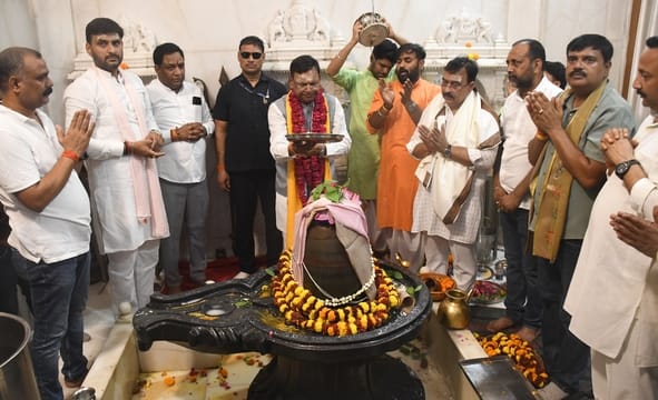 इंदिरा नगर भूतनाथ मंदिर में केंद्र सरकार के 12 साल पूरे होने पर भाजपा पूर्वी विधायक ओपी श्रीवास इंदिरा नगर भूतनाथ मंदिर में केंद्र सरकार के 12 साल पूरे होने पर भाजपा पूर्वी विधायक ओपी श्रीवास