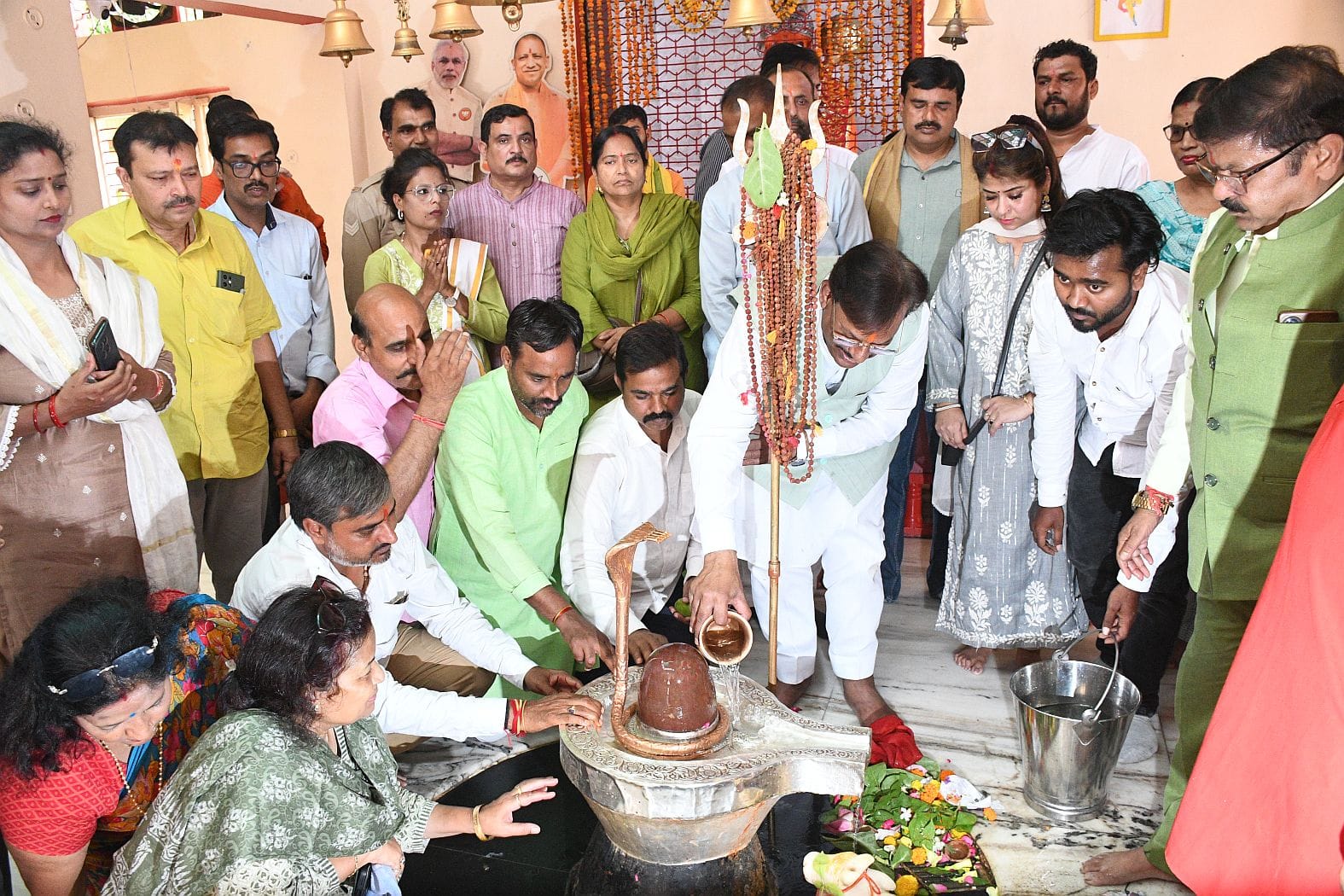 इंदिरा नगर भूतनाथ मंदिर में केंद्र सरकार के 12 साल पूरे होने पर भाजपा पूर्वी विधायक ओपी श्रीवास इंदिरा नगर भूतनाथ मंदिर में केंद्र सरकार के 12 साल पूरे होने पर भाजपा पूर्वी विधायक ओपी श्रीवास
