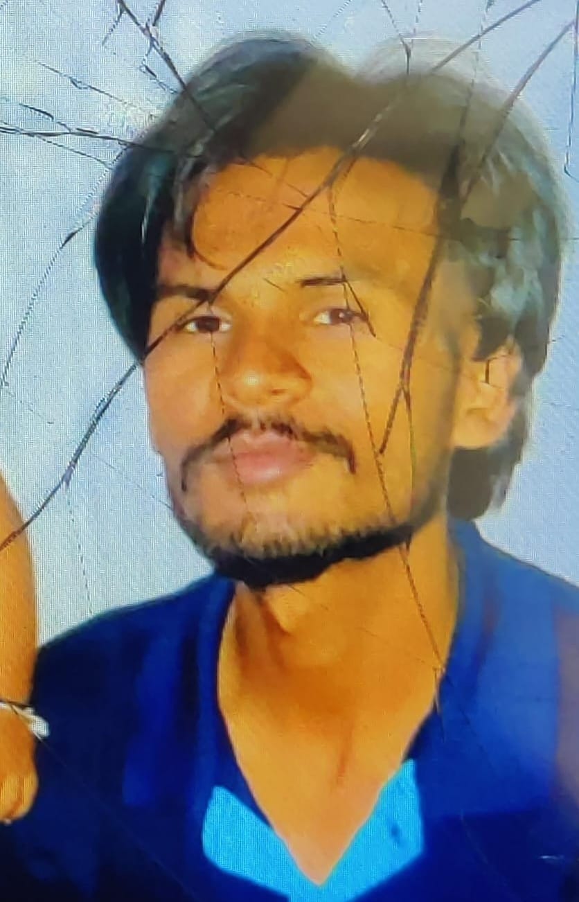 मृतक शौरभ के परिजनों के बयान दर्ज करती पुलिस। संवाद मृतक शौरभ के परिजनों के बयान दर्ज करती पुलिस। संवाद