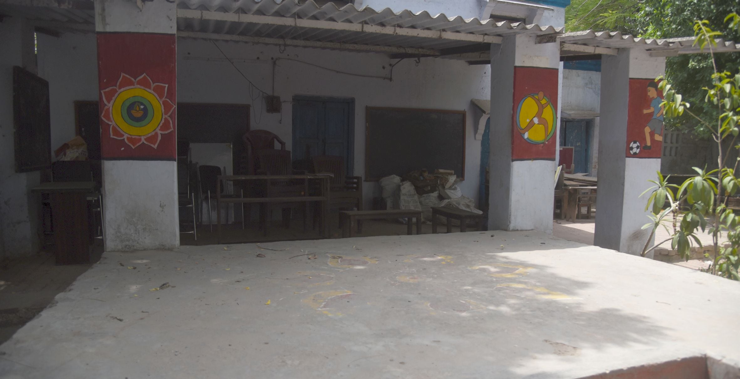 तस्वीरों में देखिए विद्यालय का ताला खुलने और उसके बाद कैसा रहा माहाैल। तस्वीरों में देखिए विद्यालय का ताला खुलने और उसके बाद कैसा रहा माहाैल।