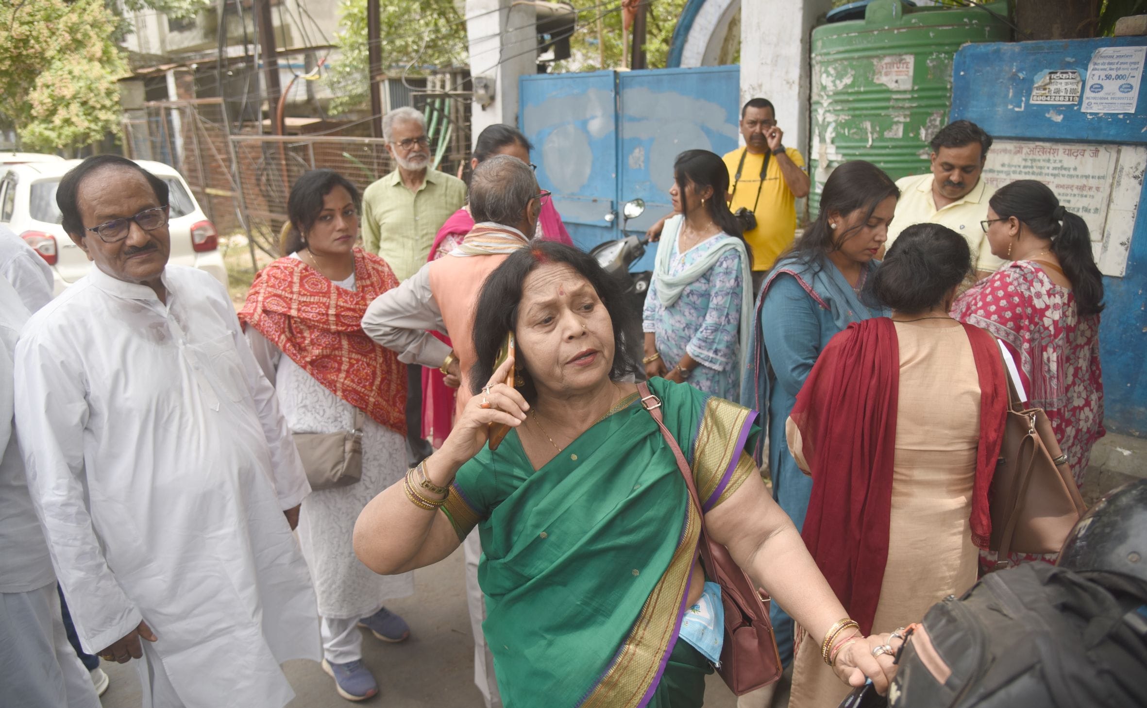 तस्वीरों में देखिए विद्यालय का ताला खुलने और उसके बाद कैसा रहा माहाैल। तस्वीरों में देखिए विद्यालय का ताला खुलने और उसके बाद कैसा रहा माहाैल।