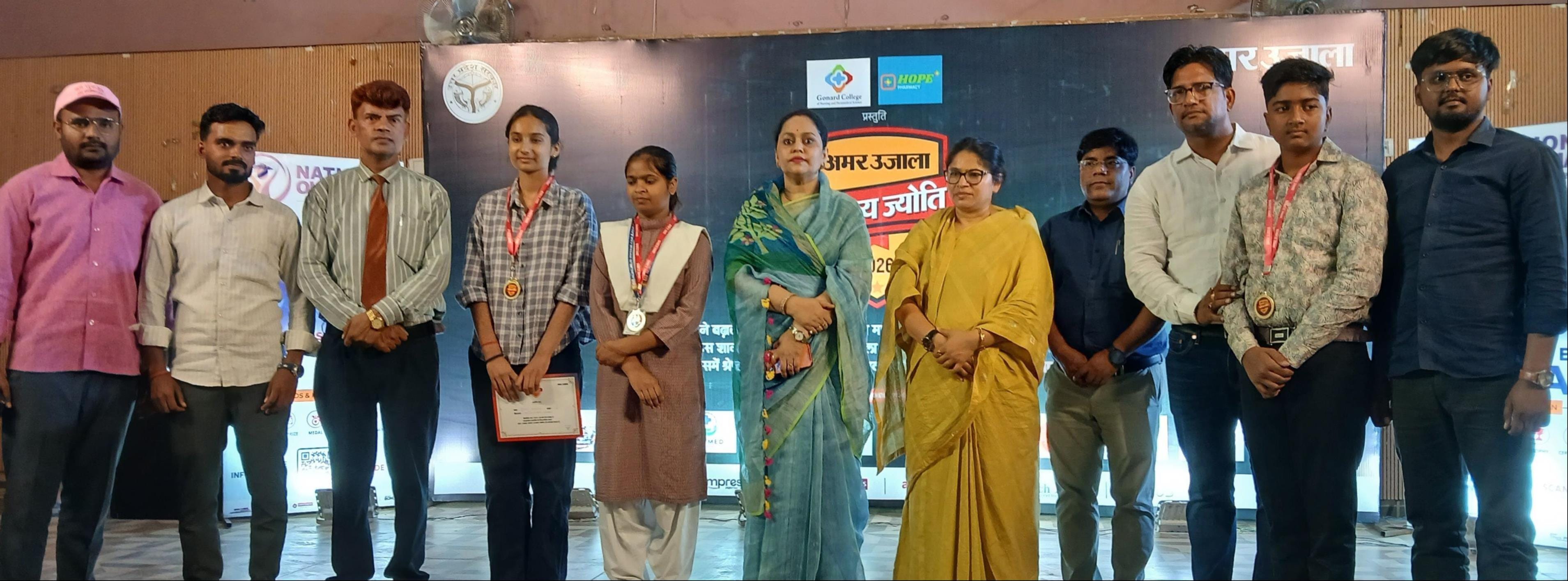 टाउन हॉल में बृहस्पतिवार को आयोजित अमर उजाला भविष्य ज्योति सम्मान समारोह का उद्घाटन करते अतिथि टाउन हॉल में बृहस्पतिवार को आयोजित अमर उजाला भविष्य ज्योति सम्मान समारोह का उद्घाटन करते अतिथि