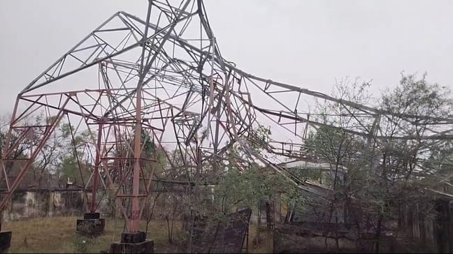 तूफान और बारिश ने मचाई तबाही