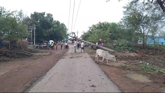 तूफान और बारिश ने मचाई तबाही