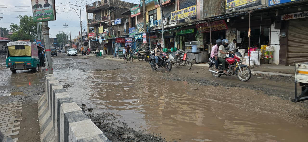 बारिश के बाद शुक्रवार को पिंजौर-बद्दी नालागढ़ फोरलेन में हुआ जलभराव। संवाद बारिश के बाद शुक्रवार को पिंजौर-बद्दी नालागढ़ फोरलेन में हुआ जलभराव। संवाद