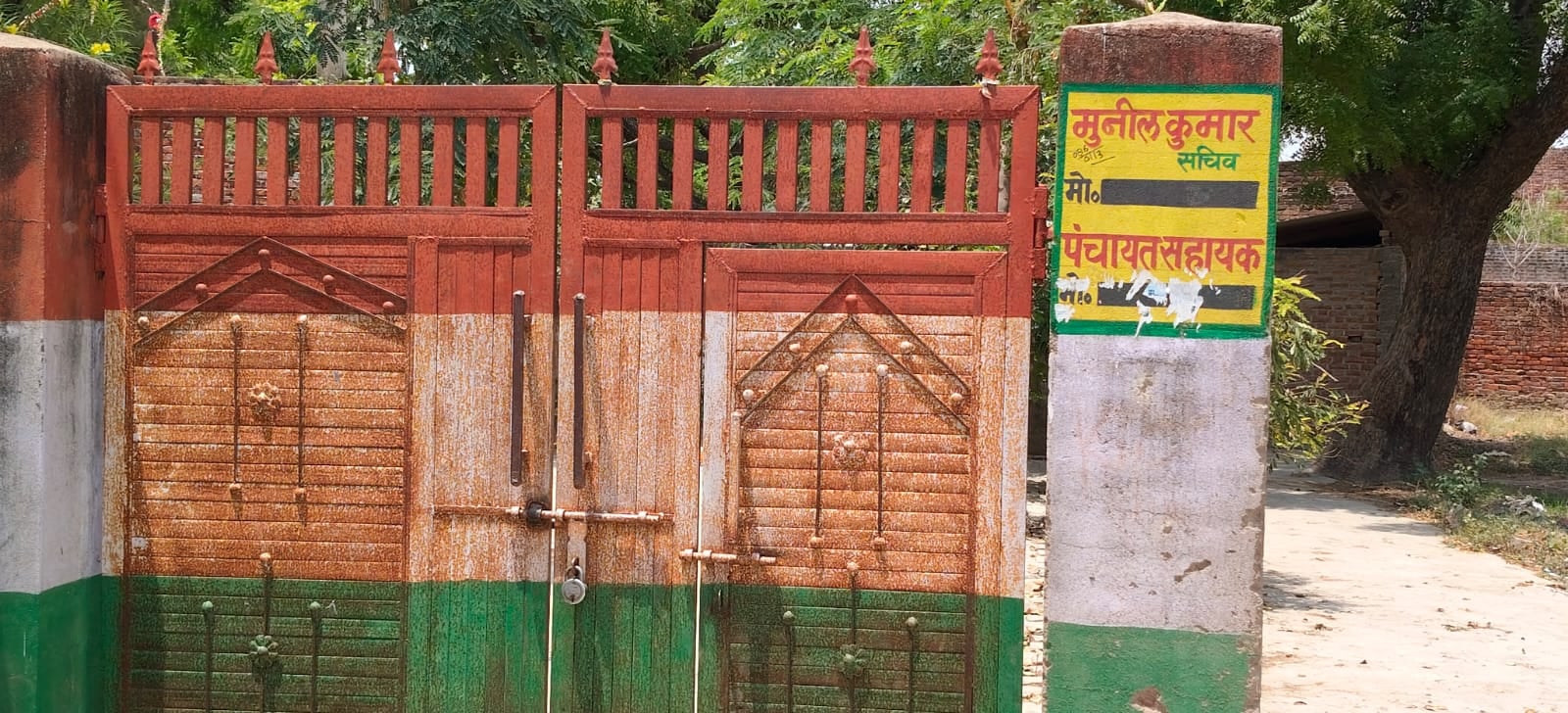 फोटो-07 आर -नारखी ब्लाक में काफी लोग सूची देखने आए लेकिन बृहस्पतिवार को नहीं पहुंच सकी। संवाद फोटो-07 आर -नारखी ब्लाक में काफी लोग सूची देखने आए लेकिन बृहस्पतिवार को नहीं पहुंच सकी। संवाद