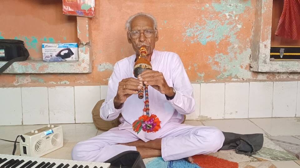 गोहाना के गांव गढ़ी उजाले खां के प्रसिद्ध बीन वादक धन सिंह हरियाणा सरकार द्वारा प्राप्त पंडित ल गोहाना के गांव गढ़ी उजाले खां के प्रसिद्ध बीन वादक धन सिंह हरियाणा सरकार द्वारा प्राप्त पंडित ल