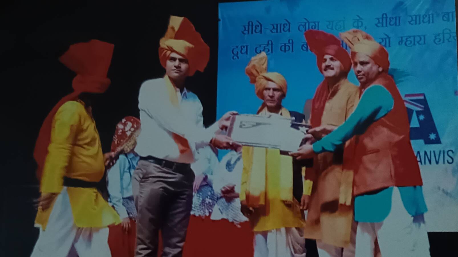 गोहाना के गांव गढ़ी उजाले खां के प्रसिद्ध बीन वादक धन सिंह हरियाणा सरकार द्वारा प्राप्त पंडित ल गोहाना के गांव गढ़ी उजाले खां के प्रसिद्ध बीन वादक धन सिंह हरियाणा सरकार द्वारा प्राप्त पंडित ल