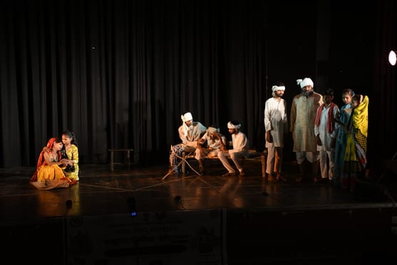 जंगल बचाने की पुकार और बेटी के संघर्ष की कहानी ने बांधा समा