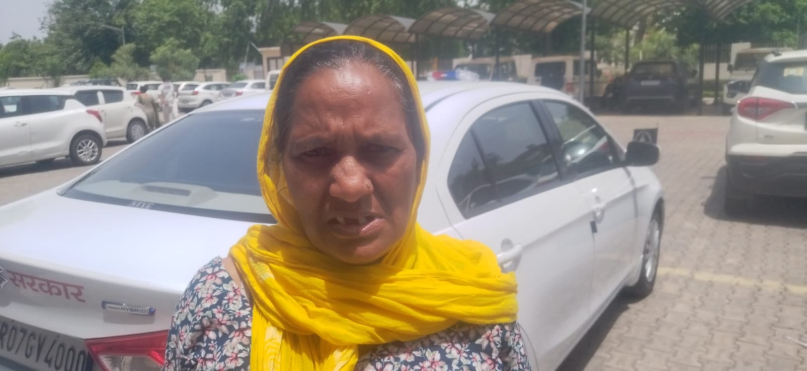 कुरुक्षेत्र। अपने चाचा के साथ समाधान शिविर में पहुंचे छोटू राम चर्चा करते हुए। संवाद