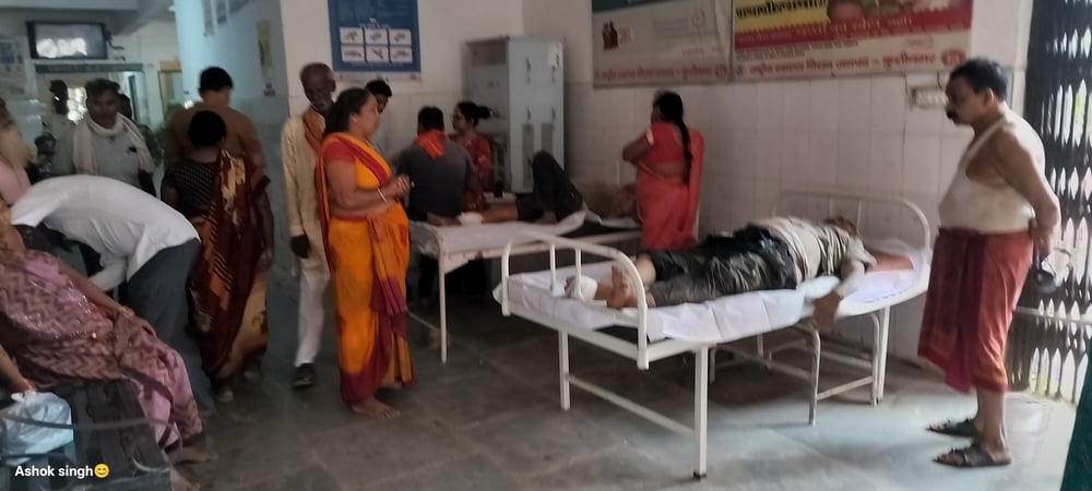 मथौली में गैस एजेंसी के पास अनियंत्रित होकर पलटा ऑटो क्षतिगस्त।संवाद
