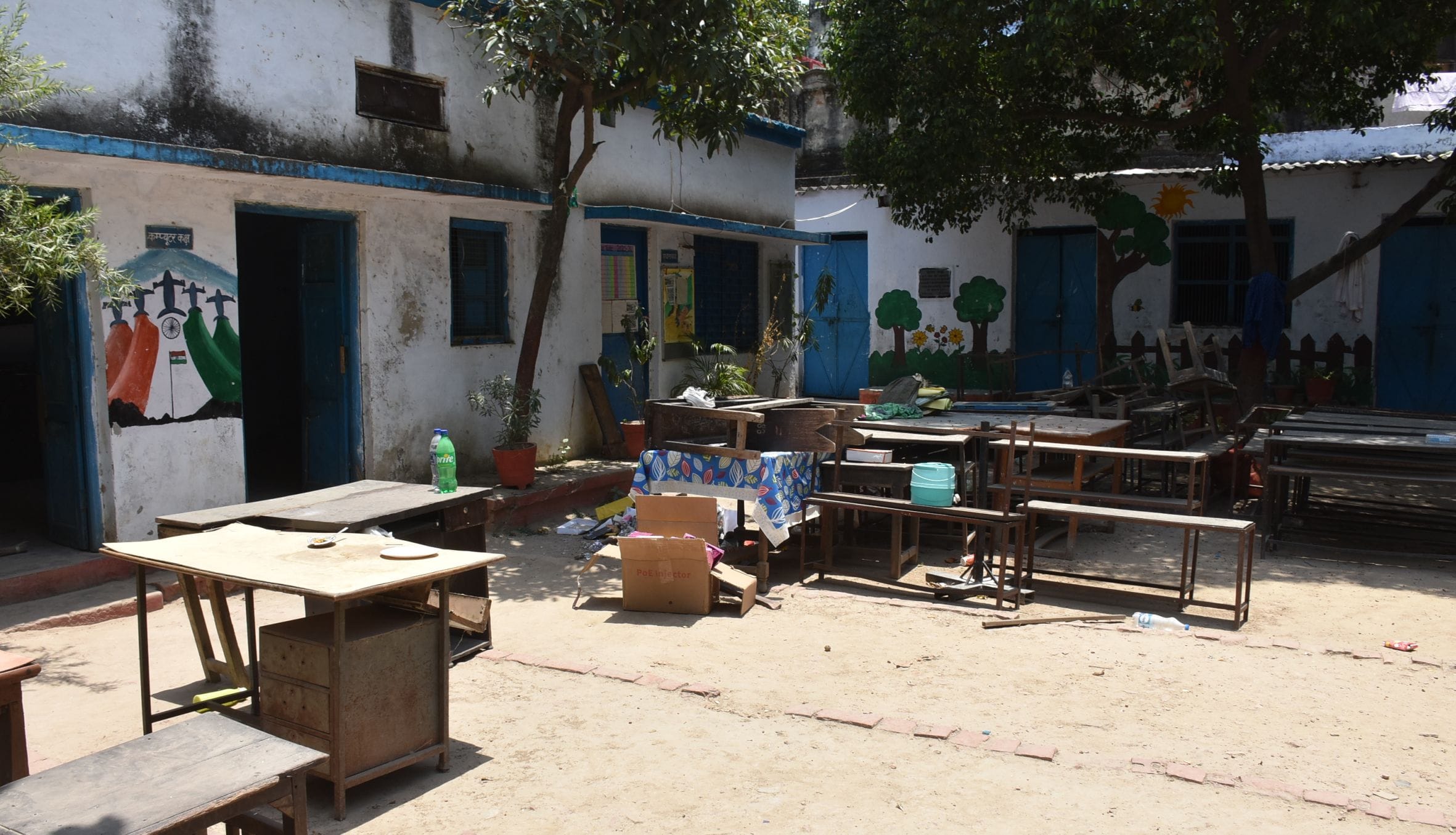 पूरे दिन कर्मचारी साफ-सफाई में जुटे रहे। 