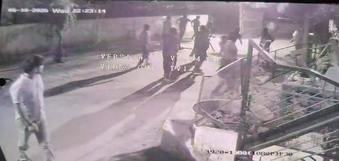 सेक्टर-10 में रुपये लेनदेन के चलते झगड़े के दौरान क्षतिग्रस्त हुई स्कॉर्पियो कार। वि. सेक्टर-10 में रुपये लेनदेन के चलते झगड़े के दौरान क्षतिग्रस्त हुई स्कॉर्पियो कार। वि.