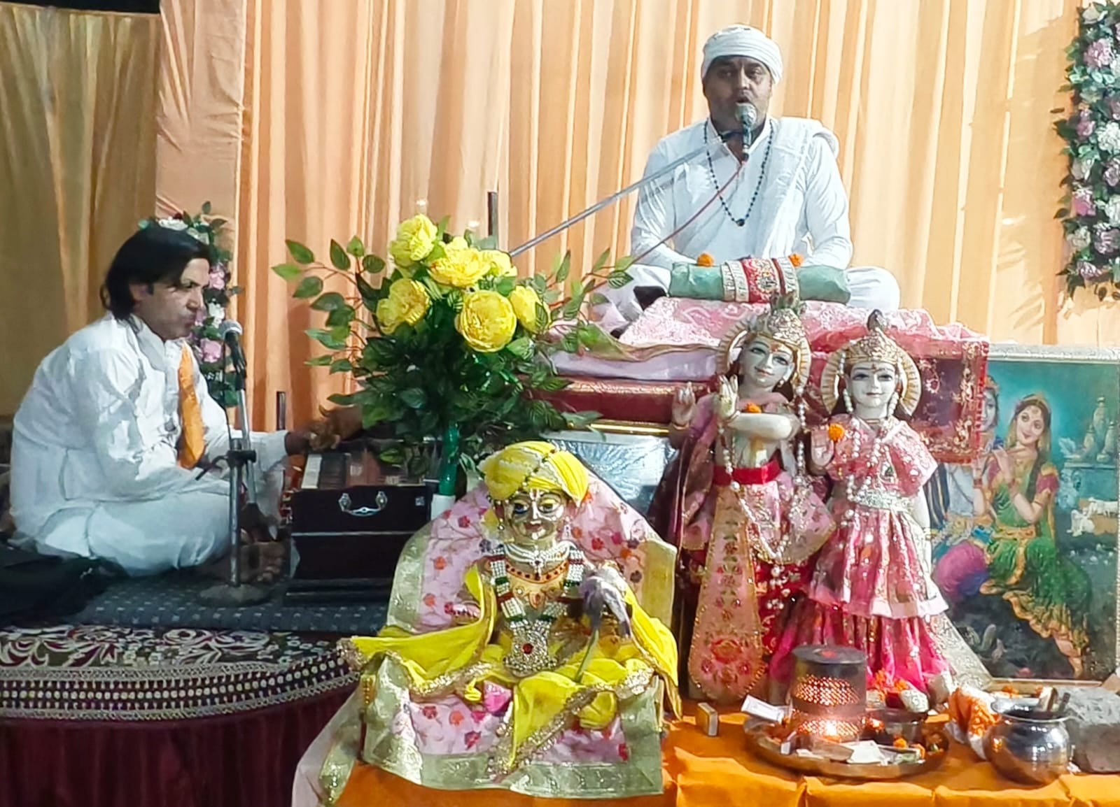 13 ढांड 01  श्रीमद्भागवत कथा में प्रवचन देते आचार्य सतबीर शर्मा।