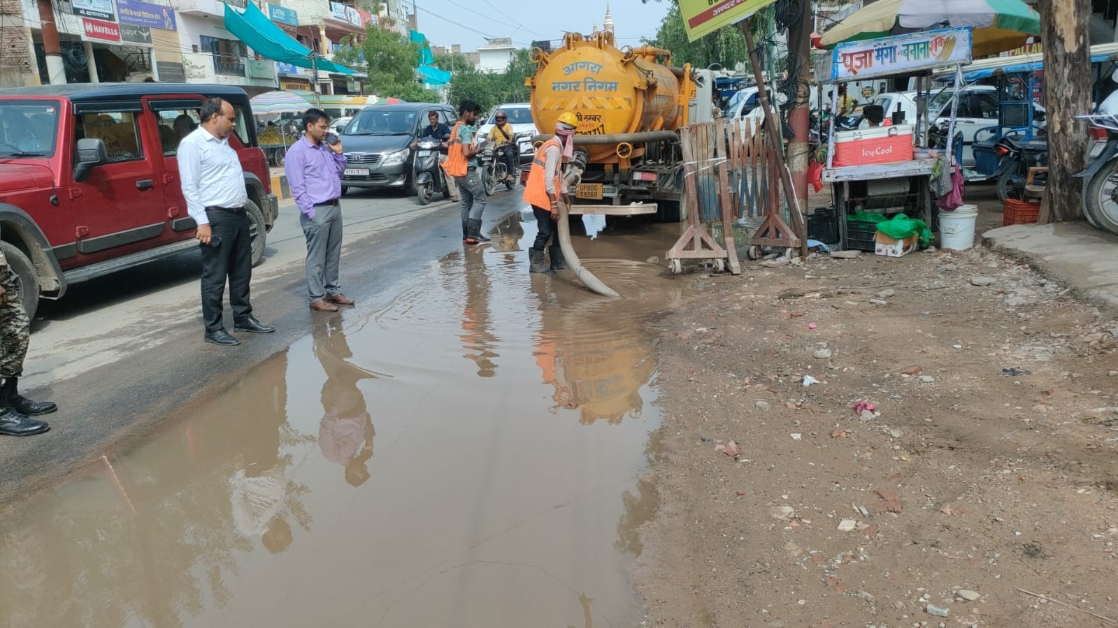 बारिश ने शहर से लेकर ग्रामीण इलाकों तक जनजीवन अस्त-व्यस्त कर दिया। बारिश ने शहर से लेकर ग्रामीण इलाकों तक जनजीवन अस्त-व्यस्त कर दिया।