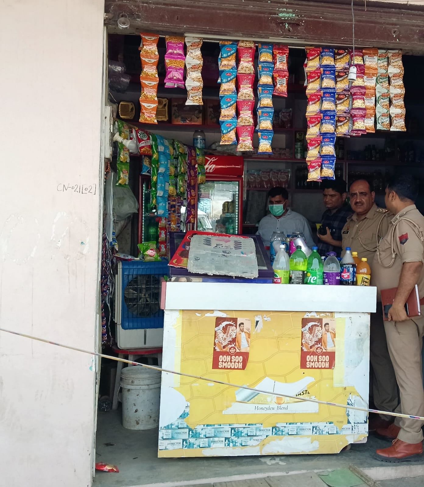 बड़ौत में टैंट व्यापारी के पीड़ित परिवार को सांत्वना देने पहुंचे अंतरराष्ट्रीय वैश्य संगठन के बड़ौत में टैंट व्यापारी के पीड़ित परिवार को सांत्वना देने पहुंचे अंतरराष्ट्रीय वैश्य संगठन के