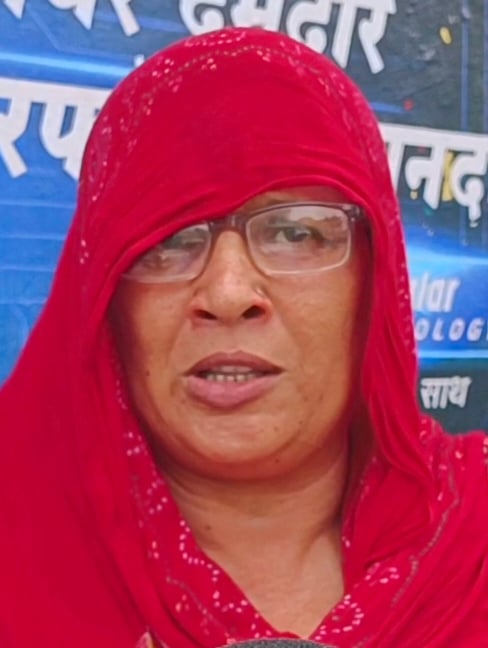 गोहाना के गढ़ी उजाले खां में पानी की नियमित सप्लाई की मांग को लेकर एकत्रित ग्रामीण महिलाएं। संवा गोहाना के गढ़ी उजाले खां में पानी की नियमित सप्लाई की मांग को लेकर एकत्रित ग्रामीण महिलाएं। संवा