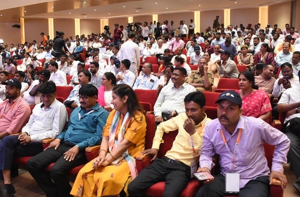 इंदिरा गांधी प्रतिष्ठान के सभागार में श्रम एवं सेवायोजन विभाग की ओर से हुआ विशेष आयोजन। इंदिरा गांधी प्रतिष्ठान के सभागार में श्रम एवं सेवायोजन विभाग की ओर से हुआ विशेष आयोजन।