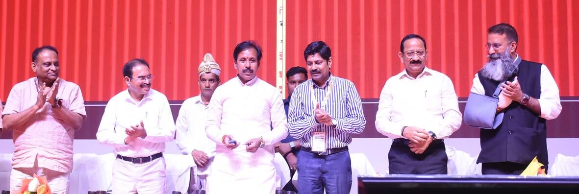 इंदिरा गांधी प्रतिष्ठान के सभागार में श्रम एवं सेवायोजन विभाग की ओर से हुआ विशेष आयोजन। इंदिरा गांधी प्रतिष्ठान के सभागार में श्रम एवं सेवायोजन विभाग की ओर से हुआ विशेष आयोजन।