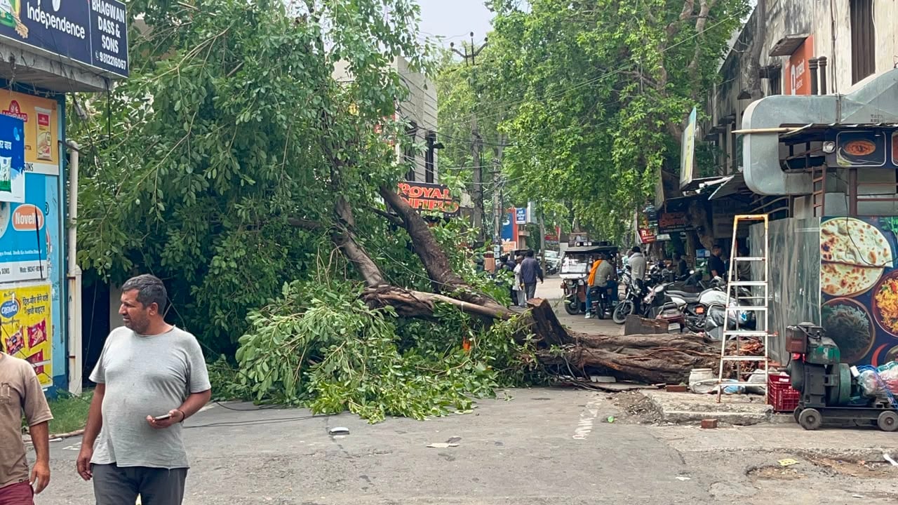 कुरुक्षेत्र। गांधी नगर में एक घर में भरा बारिश का पानी। संवाद