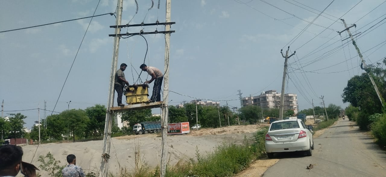 कुरुक्षेत्र। गांधी नगर में एक घर में भरा बारिश का पानी। संवाद