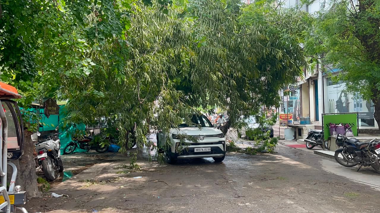 कुरुक्षेत्र। गांधी नगर में एक घर में भरा बारिश का पानी। संवाद