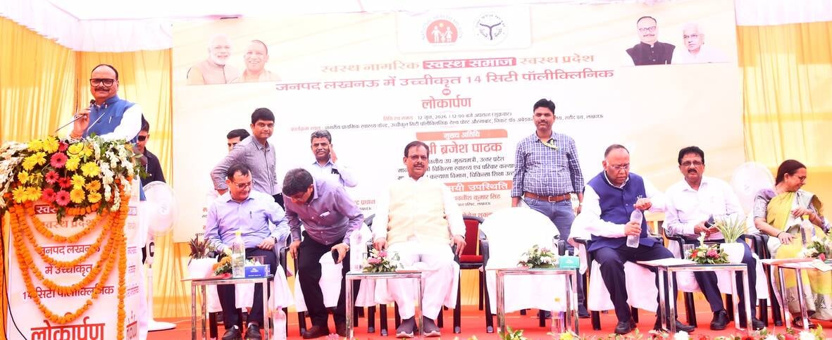 कार्यक्रम में मौजूद लोग। कार्यक्रम में मौजूद लोग।