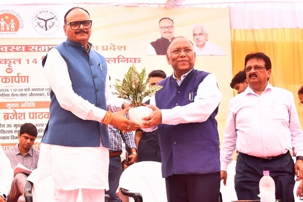 कार्यक्रम में मौजूद लोग। कार्यक्रम में मौजूद लोग।