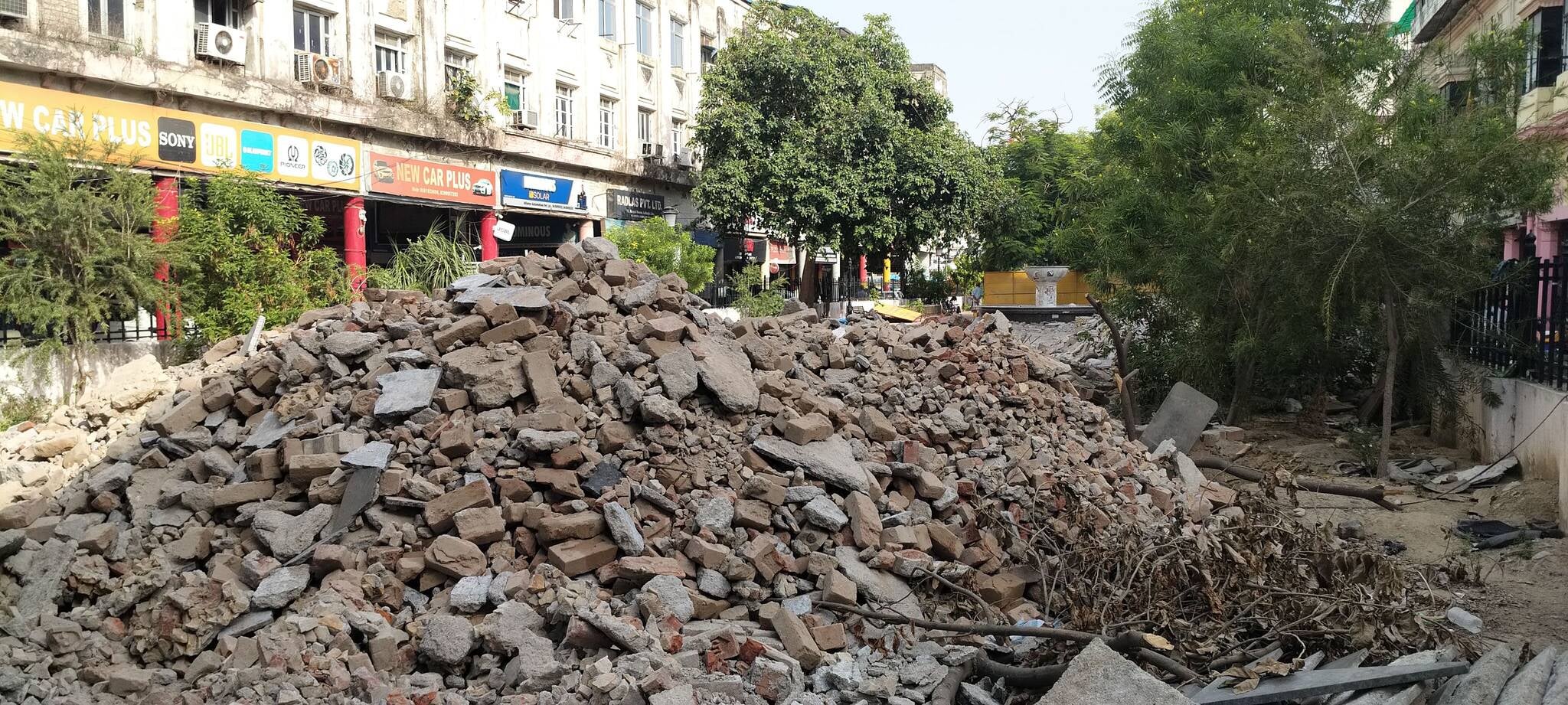 महर्षि सुपंच सुदर्शन वाटिका का अब ऐसा है हाल। महर्षि सुपंच सुदर्शन वाटिका का अब ऐसा है हाल।