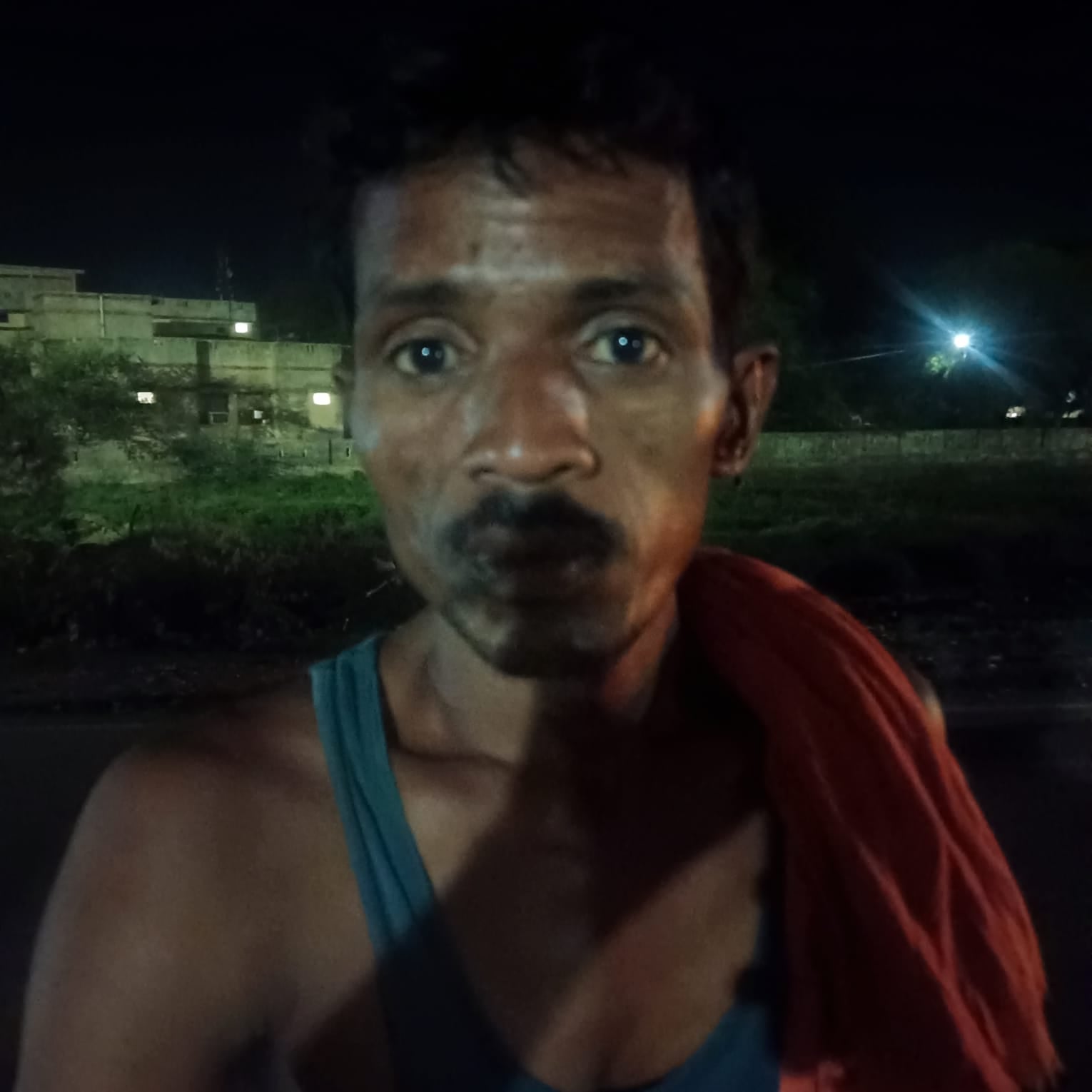 पश्चिम शरीरा चौराहे से जाने वाली मार्ग पर बंद पड़ी स्ट्रिट लाईटें। संवाद