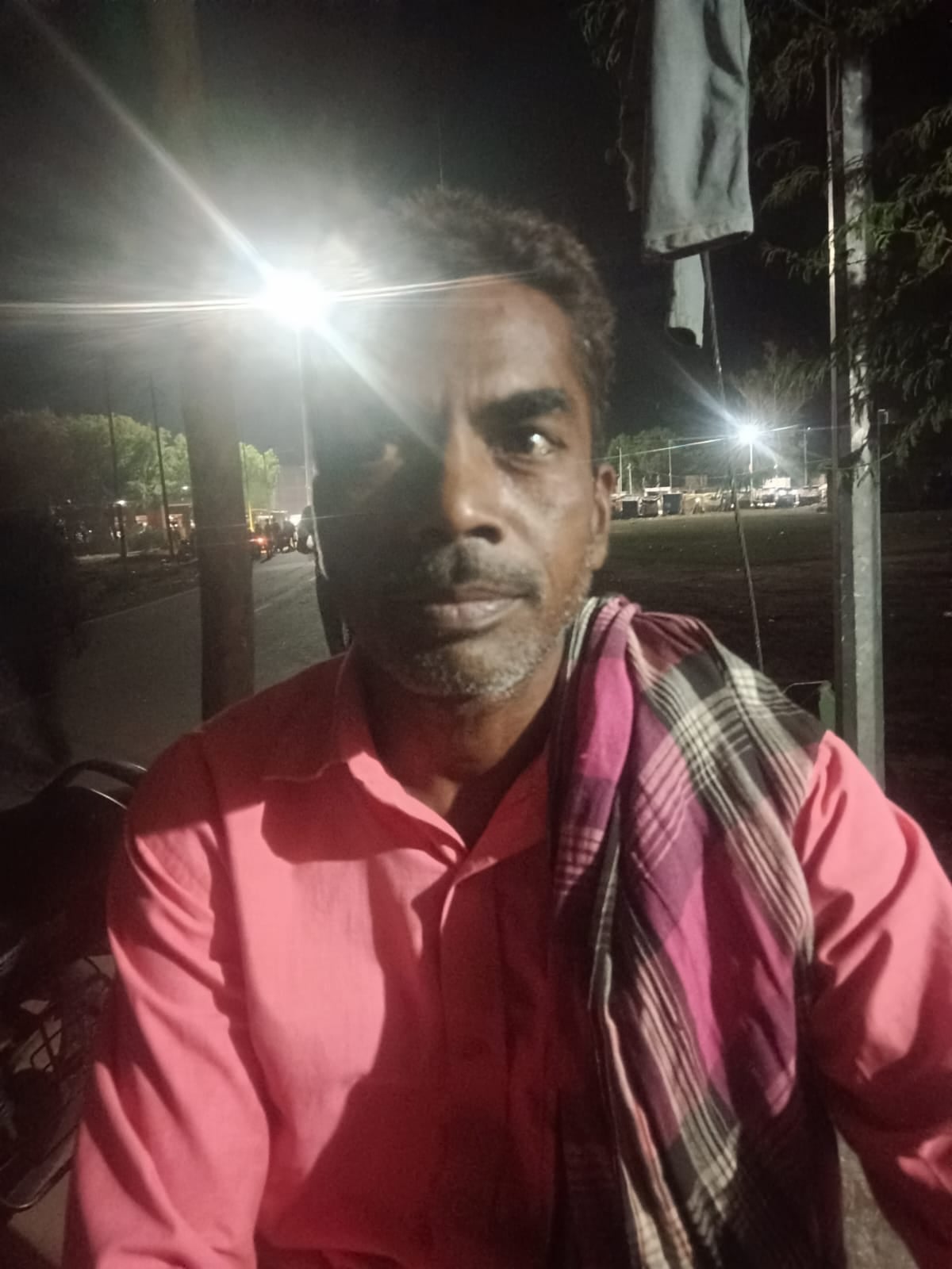 पश्चिम शरीरा चौराहे से जाने वाली मार्ग पर बंद पड़ी स्ट्रिट लाईटें। संवाद