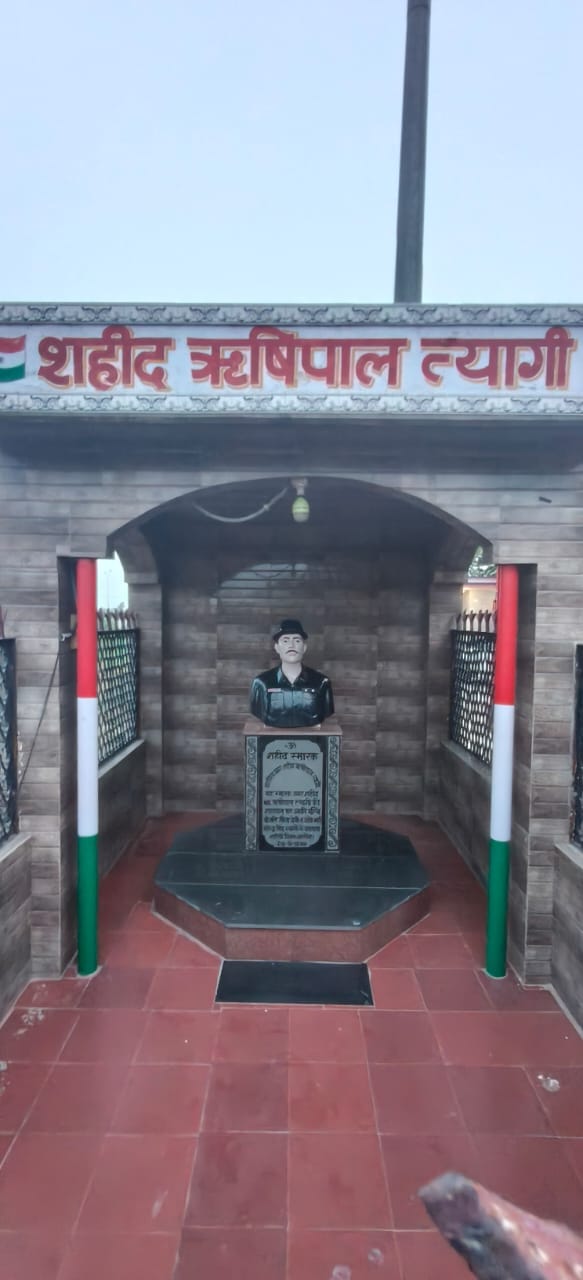 पीएम नरेंद्र मोदी को फोटो देते कैप्टन कपिल धीमान। स्रोत : परिजन पीएम नरेंद्र मोदी को फोटो देते कैप्टन कपिल धीमान। स्रोत : परिजन
