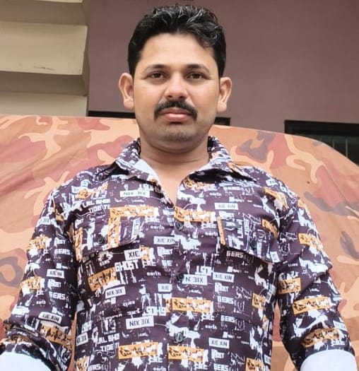पीएम नरेंद्र मोदी को फोटो देते कैप्टन कपिल धीमान। स्रोत : परिजन पीएम नरेंद्र मोदी को फोटो देते कैप्टन कपिल धीमान। स्रोत : परिजन