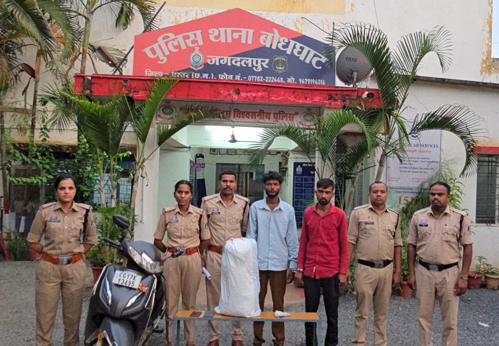 पुलिस हिरासत में आरोपी पुलिस हिरासत में आरोपी