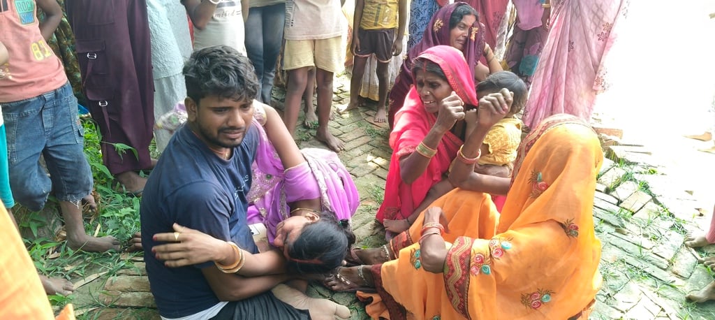 शिवम की रोती बिलखती मां पन्ना देवी।स्रोत-सोशल मीडिया शिवम की रोती बिलखती मां पन्ना देवी।स्रोत-सोशल मीडिया